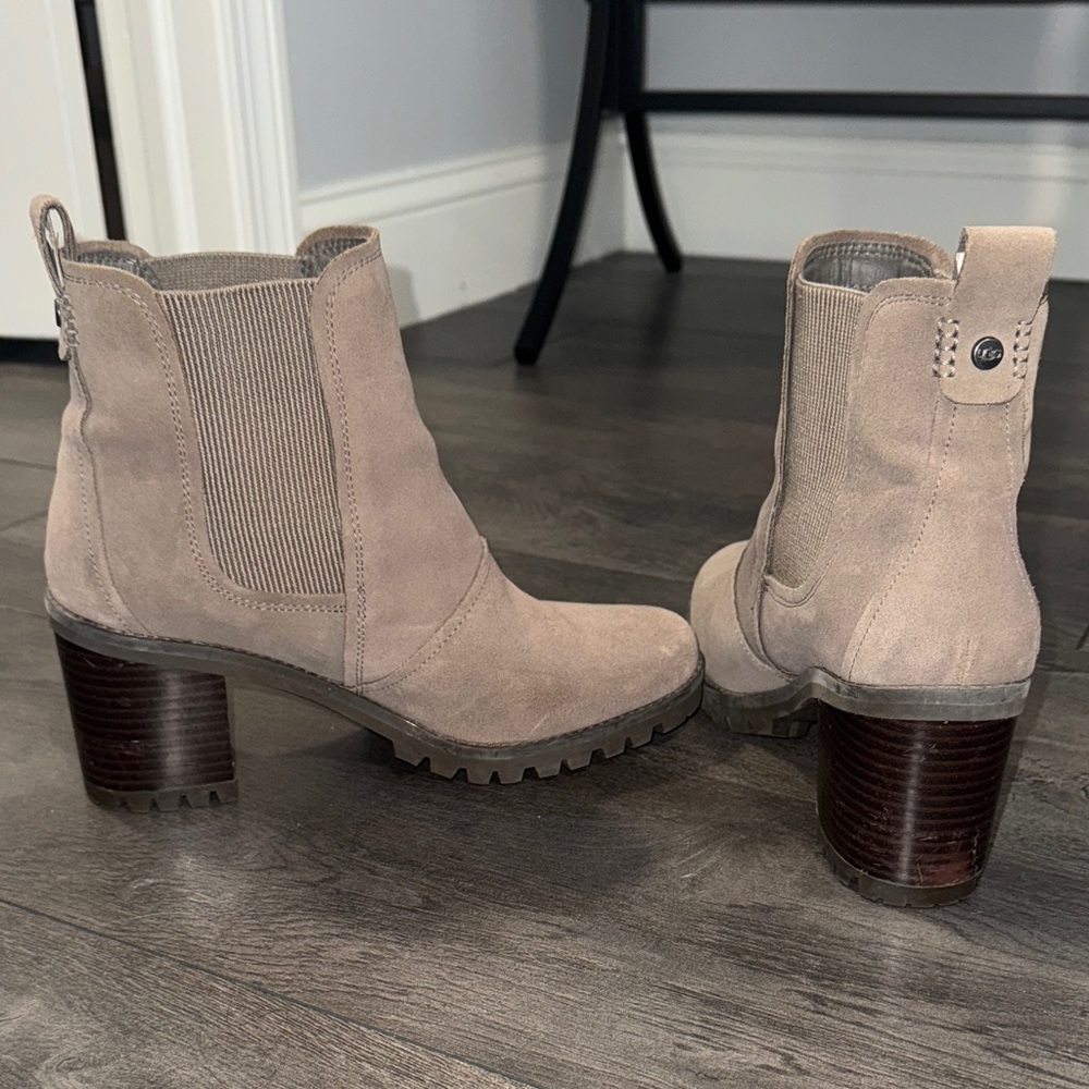UGG Women's Suede Ankle Boots - Taupe